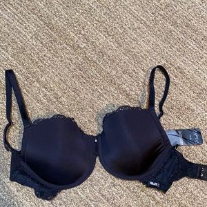 black bra trimmed in lace 34D hanging rhinestone